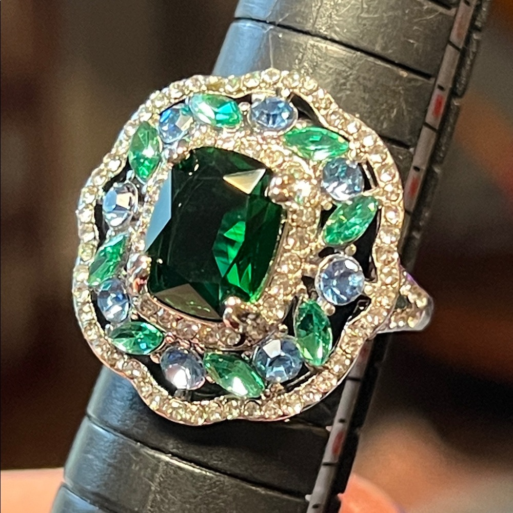 Colorful Sparkly Emerald Green Sapphire CZ Cluster Halo Cocktail Flashy Ring - Picture 3 of 7